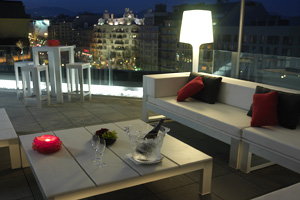 08C22T2 Hotel terrassen voor het nachtleven van Barcelona