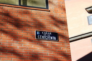 IMG 0343 S 300x200 12 самых любопытных названий улиц в Мадриде