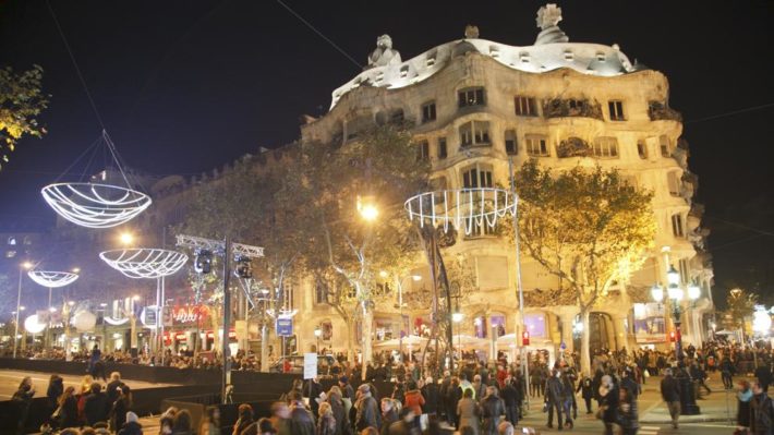 La shopping night Picture courtesy of La Vanguardia e1571042617784 November in Barcelona