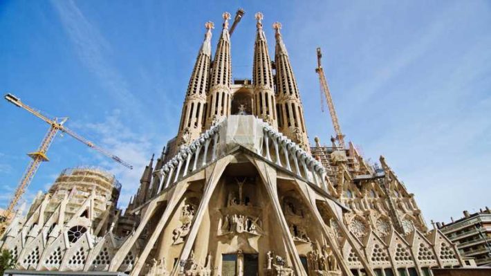 Sagrada Familia Picture courtesy of GetYourGuide e1579091378382 February in Barcelona