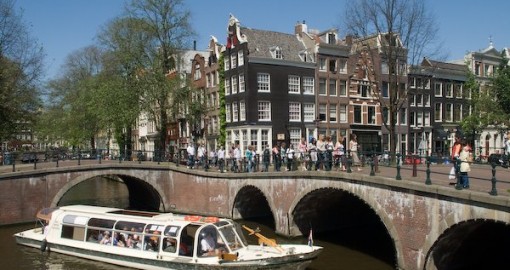 view from a canal cruise at boathouse amsterdam Der beste Weg Amsterdam zu entdecken